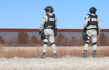 Los detenidos por las autoridades mexicanas fueron hallados con armas largas y cortas, cartuchos, cocaína, metanfetamina, marihuana y 12 vehículos. FOTO: Xinhua