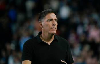 El técnico argentino Eduardo Berizzo ha logrado sacar la mejor versión deportiva de James Rodríguez en los últimos años en un club. FOTO: Tomada de X @clubleonfc