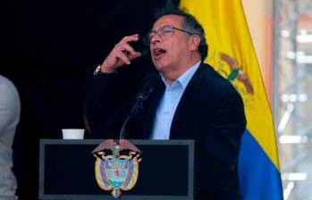 Gustavo Petro aseguró en un discurso en la Plaza de Bolívar, Bogotá, que el mundo debía debatir bajar la edad de pensión. FOTO COLPRENSA. 