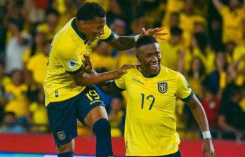 Jugadores de Ecuador celebran triunfo de su selección. FOTO: X @LaTri