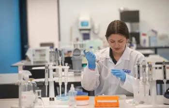 La iniciativa está respaldada por la Fundación Fraternidad Medellín, Eafit y la Universidad EIA, y busca intervenir en el momento más crítico del emprendimiento: su etapa inicial. FOTO Manuel Saldarriaga