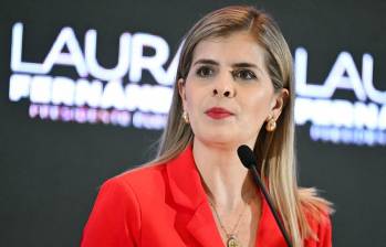 Laura Fernández, presidenta electora de Costa Rica, en rueda de prensa después de su victoria; confirmó que trabajará de la mano del presidente salvadoreño Nayib Bukele y de Estados Unidos. Foto: AFP 
