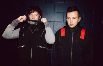 Tyler Joseph y Josh Dun, integrantes de Twenty One Pilots, durante una presentacón de The Clancy World Tour. FOTO cortesía Twenty One Pilots