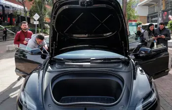 Medellín registró 4.933 vehículos eléctricos entre enero y mayo de 2026, consolidándose como la segunda región del país con más matrículas de movilidad sostenible. FOTO COLPRENSA
