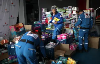 Diferentes organizaciones habilitaron canales de donación para llevar ayudas a las zonas afectadas por el terremoto. FOTO: AFP