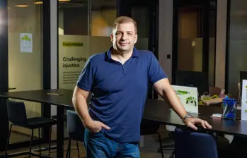 Yuri Misnik es el director de tecnología de inDrive, plataforma de movilidad presente en más de 40 países. La empresa aplica modelos de riesgo dinámico en tiempo real para prevenir incidentes antes de que ocurran. FOTO cortesía