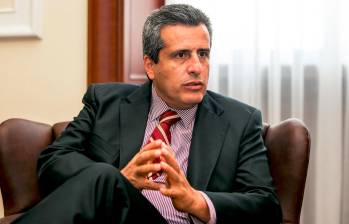 El ministro del Interior, Luis Fernando Velasco, ha tenido varias salidas en falso dentro del Gobierno del presidente Gustavo Petro. FOTO cortesía