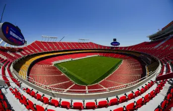 El Arrowhead Stadium, en Kansas City, Misuri, es uno de los escenarios donde se jugarán partidos en condiciones de riesgo térmico para jugadores y asistentes. FOTO Getty