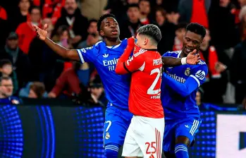 Este fue el momento en el que el argentino Gianluca Prestianni presuntamente insultó a Vinícius Jr. en el duelo entre Benfica y Real Madrid. FOTO: GETTY