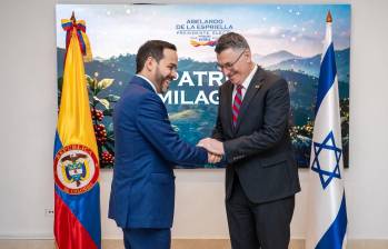 Justo un día antes de la posesión presidencial, el ministro de Relaciones Exteriores de Israel, Gideon Sa’ar, compartió fotos y felicitaciones al presidente Abelardo de la Espriella. FOTO: @gidonsaar