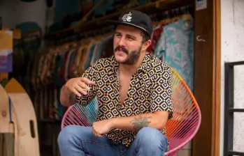 Daniel Velásquez, creador de Bohío Playa, combina su faceta de empresario con la creación de contenido en redes sociales. FOTO: CARLOS VELÁSQUEZ