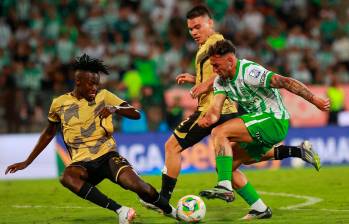 Acción de uno de los últimos partidos entre Nacional y Águilas Doradas. FOTO MANUEL SALDARRIAGA