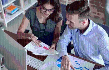 El recargo dominical sube a 90% y la jornada laboral baja a 42 horas semanales en Colombia. FOTO: Getty.