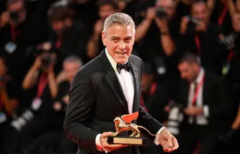 George Clooney recibió el León de Oro en Venecia. FOTO Getty