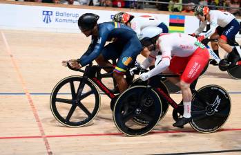 Kevin Quintero (adelante) es una de las figuras del ciclismo de pista mundial. FOTO CORTESÍA FEDECICLISMO