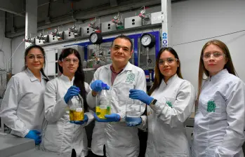 Este es parte del equipo adscrito a la Universidad de Antioquia que ha trabajado durante una década para desarrollar la fórmula del biojet. FOTO Cortesía