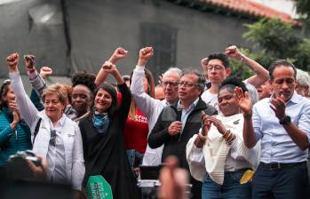 Se tiene previsto que el presidente Gustavo Petro realice una intervención en Plaza de Bolívar donde espera recibir respaldo y presionar por reformas. El montaje de la tarima es uno de los más grandes. FOTO Colprensa