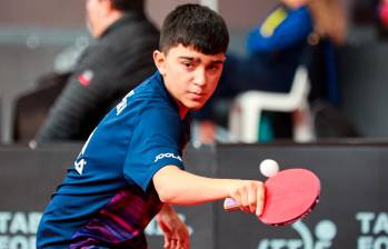 Emanuel Otálvaro causa sensación en el tenis de campo mundial. FOTO MANUEL SALDARRIAGA