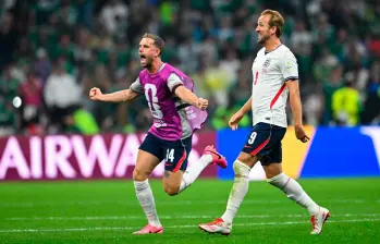 El volante inglés Jordan Henderson es uno de los líderes que tiene la selección de su país en Norteamérica 2026. En la foto festeja junto a Harry Kane. Foto: AFP