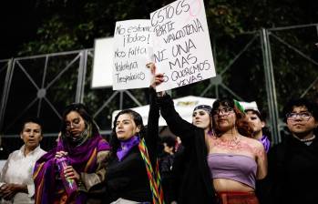 Bogotá. Enero 24 de 2023. Varias personas participan de una velatón por el asesinato de la Dj Valentina Trespalacios en Bogotá. (Colprensa - John Paz)