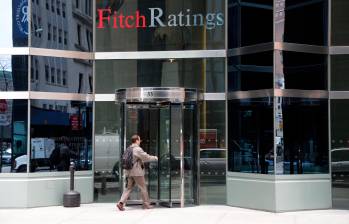 Fitch mantiene la alerta sobre Colombia y proyecta un déficit fiscal de 9,4% del PIB en 2027, por encima de las metas oficiales. FOTO Getty