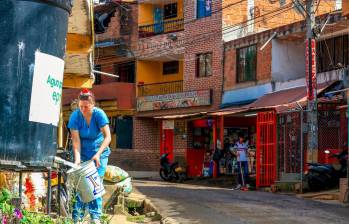 Desde hace dos años, los habitantes de este asentamiento cuentan con agua potable que deben extraer de tanques de 2.000 y 5.000 litros que están ubicados a 500 metros uno del otro. FOTO: Jaime Pérez