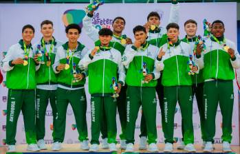 Antioquia se quedó con la medalla de oro en baloncesto masculino luego de vencer en la final a Valle por 46-37. FOTO cortesía juegos