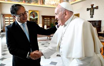El presidente Gustavo Petro se reunió con el Papa Francisco luego de su participación en el Foro Mundial Económico en Suiza. Durante el encuentro, el mandatario habló sobre religión, política y paz. FOTO cortesía