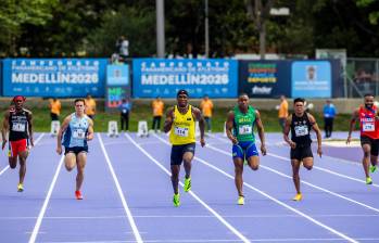 Ronal Longa (114 en la imagen) marcó 10 segundos en las semifinales de los 100 metros planos del Panamericano en Medellín y luego, en la final, triunfo con el registro de 9.85 segundos. FOTO CAMILO SUÁREZ