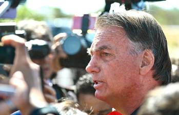 El Supremo Tribunal Federal de Brasil impuso este viernes una tobillera electrónica al expresidente Jair Bolsonaro como medida preventiva tras sospechas de fuga. Imagen, AFP. 