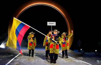 La bandera de Colombia en la inauguración de los Olímpicos de Invierno. FOTO @juegosolimpicos