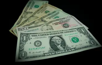 El precio del petróleo se mantiene sobre US$100 por barril, presionando la inflación y las decisiones de los bancos centrales. FOTO COLPRENSA. 