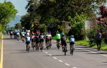 La pista es sitio preferido para la práctica del ciclismo de pista y el atletismo por parte de muchos usuarios, sobre todo en las mañanas. FOTO: CAMILO SUÁREZ