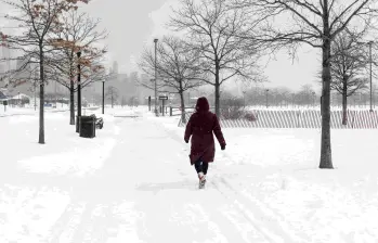 Las autoridades mantienen alertas rojas ante la llegada de la tormenta invernal Fern, que amenaza con acumulaciones históricas de hielo, cortes de energía y graves afectaciones en el transporte en el sur de Estados Unidos. IMAGEN DE REFERENCIA. FOTO: AFP. 