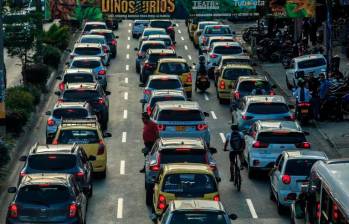 El pico y placa busca disminuir las congestiones en las vías y, de paso, mejorar la calidad del aire. FOTO: Camilo Suárez