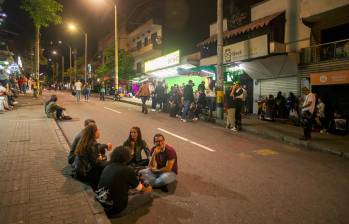 La peatonalización de la carrera 68 en Castilla sí ha traído más caminantes y ha dado espacio para más actividades, pero la mayoría de los comerciantes no lo ven reflejado en sus ventas. FOTO CARLOS VELÁSQUEZ