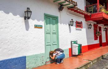 Cientos de turistas que llegan al Pueblito Paisa bajan frustrados de encontrarlo cerrado, sin mayores atractivos y deteriorado. FOTO: ESNEYDER GUTIÉRREZ