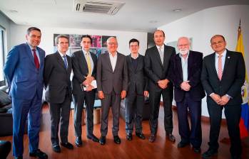 El ministro de Salud, Guillermo Jaramillo, junto a los representantes de las EPS Sura, Sanitas y Compensar. FOTO CORTESÍA