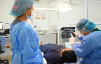 El sector salud mantiene alta demanda de talento en Colombia, con más de 7.100 vacantes activas según Magneto Empleos.