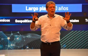 El presidente de la Andi, Bruce Mac Master, durante la apertura del foro de Salud del gremio de los empresarios. FOTO CORTESÍA