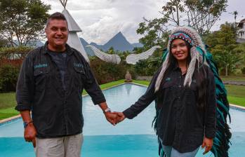 Desde la piscina o los teepees, la vista al Cerro Tusa parece un cuadro natural. Todo en el glamping está dispuesto para convivir con la montaña. FOTO Manuel saldarriaga