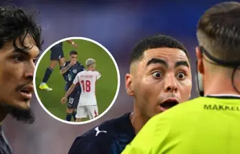 Miguel Almirón pagó el precio de la nueva e inflexible regla de la FIFA y dejó a Paraguay con diez hombres ante Turquía. ¿El motivo? Hablar tapándose la boca. FOTO: Captura de video de redes sociales @Dsports y AFP