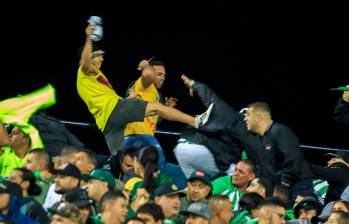 La pelea que se inició en el sector de norte en el estadio Atanasio Girardot se extendió a occidental cuando los seguidores de Junior buscaban escapar. FOTO : Camilo Suárez