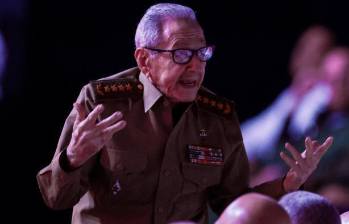 El fiscal James Uthmeier anunció cargos estatales independientes contra Raúl Castro por el ataque contra la organización “Hermanos al Rescate” hace 28 años. FOTO: AFP