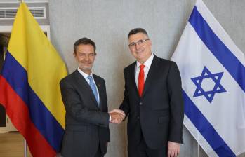 El canciller entrante de Colombia y el de Israel se reunieron. Foto: @gidonsaar