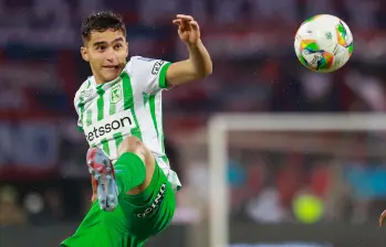 Juan Manuel Rengifo se consolida en el mediocampo de Nacional. Además de generar buen fútbol, se esfuerza para cerrar espacios y ayudar en marca. Viene de anotar en el clásico ante DIM. FOTO MANUEL SALDARRIAGA