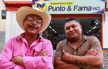 Punto & Fama H.O. es un negocio familiar. Humberto Ariel Osorio lo ha sostenido durante más de dos décadas con el apoyo de su esposa y sus hijos. FOTO MANUEL SALDARRIAGA