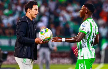 El exfutbolista Diego Arias, quien fue campeón con Nacional de la Libertadores del 2016, suma tres partidos al frente del cuadro verde. Ganó contra Unión y Millonarios, y empató ante Chicó. FOTO mANUEL Saldarriaga 