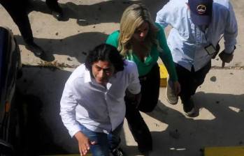 Nicolás Petro y su pareja Laura Ojeda. FOTO: AFP