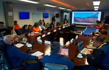 Las autoridades activaron la Sala de Crisis Nacional tras el cambio a alerta naranja del volcán Puracé, en el Suroccidente colombiano. FOTO tomada de X